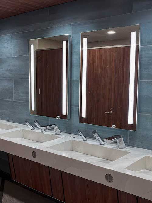 D|VERSE Sink with the XLERATORsync Dryer